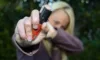 Promotora critica projeto que libera spray de pimenta para mulheres: "gera falsa sensação de segurança"